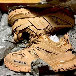 Balenciaga track sneaker full beige